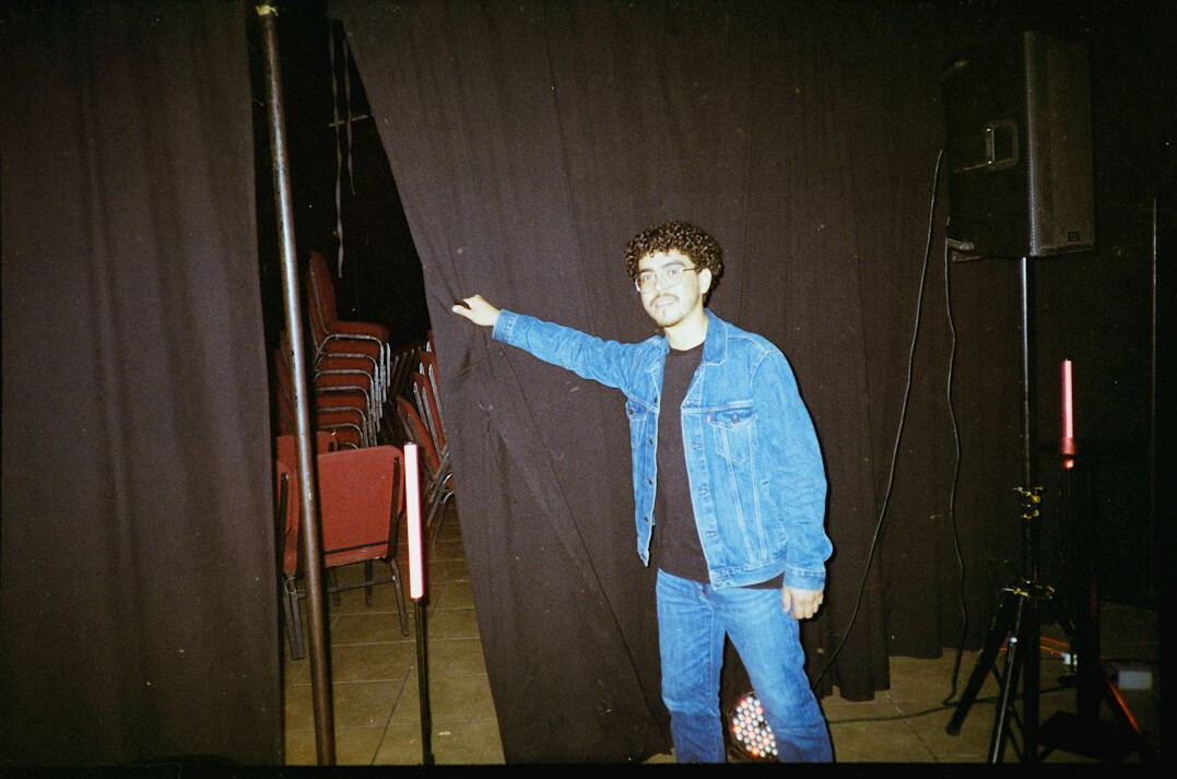 actor performing in 1950s tv show